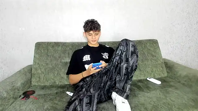 willy sexxx18 online show from April 6, 2026, 7:48 pm