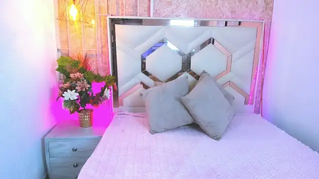 Venuss1  online show from October 4, 2025, 3:08 am