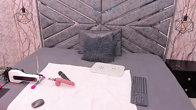 SASHA BROWNIE   online show from March 12, 2026, 7:29 pm