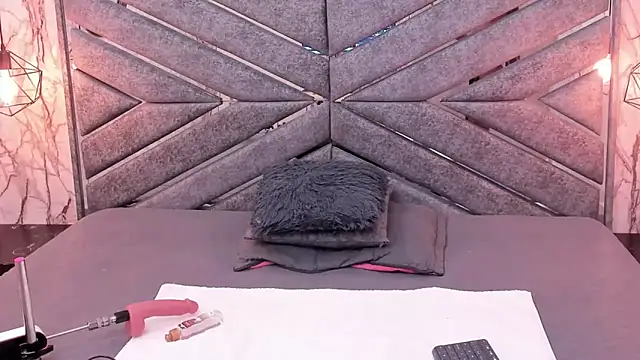 SASHA BROWNIE   online show from November 16, 2025, 7:40 pm