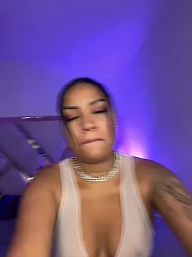 MarianaaSantos online show from April 2, 2026, 7:09 pm