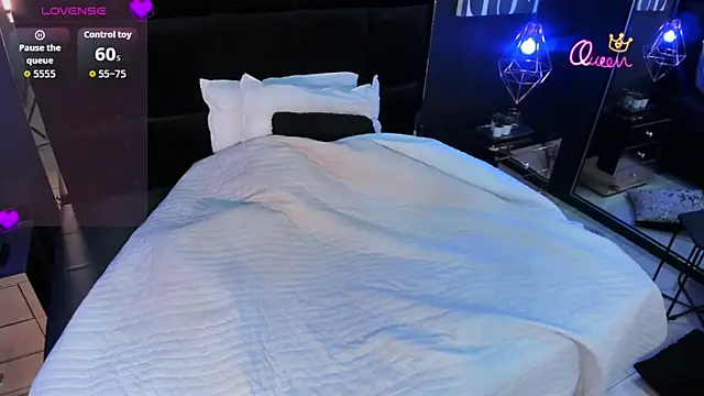 Snapshot of MarianaaSantos chatting on February 15, 2026, 11:47 pm MarianaaSantos online show from February 15, 2026, 11:47 pm