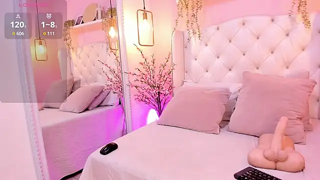 MarianaaSantos online show from March 19, 2026, 11:32 am