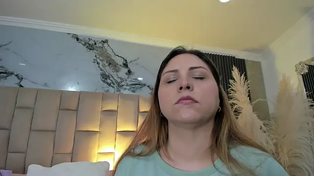 Snapshot of cloesummerr_ chatting on April 22, 2026, 12:45 pm cloesummerr online show from April 22, 2026, 12:45 pm