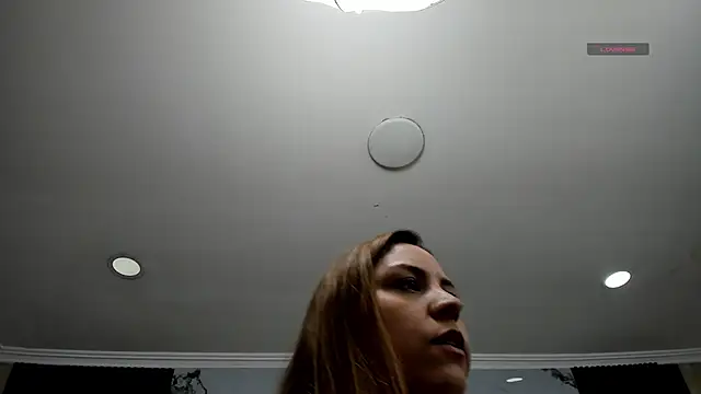 Snapshot of cloesummerr_ chatting on April 13, 2026, 12:42 pm cloesummerr online show from April 13, 2026, 12:42 pm