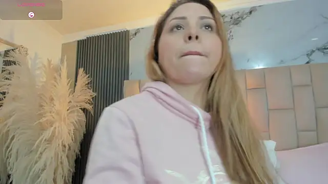 Snapshot of cloesummerr_ chatting on March 27, 2026, 1:56 pm cloesummerr online show from March 27, 2026, 1:56 pm