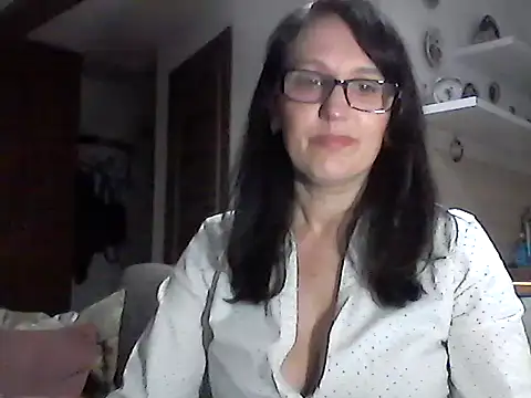 Snapshot of Elena48324 chatting on April 9, 2026, 5:30 pm Elena48324 online show from April 9, 2026, 5:30 pm