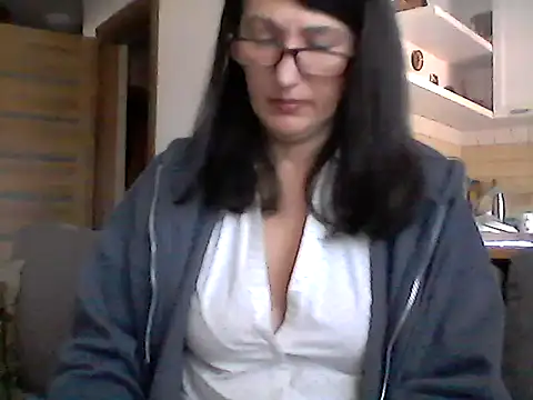 Snapshot of Elena48324 chatting on February 27, 2026, 11:10 am Elena48324 online show from February 27, 2026, 11:10 am