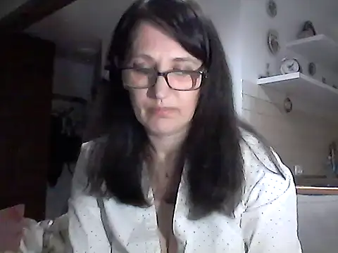 Snapshot of Elena48324 chatting on April 1, 2026, 6:05 pm Elena48324 online show from April 1, 2026, 6:05 pm