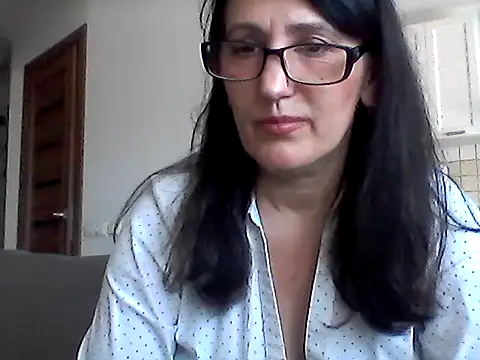 Snapshot of Elena48324 chatting on April 3, 2026, 10:43 am Elena48324 online show from April 3, 2026, 10:43 am