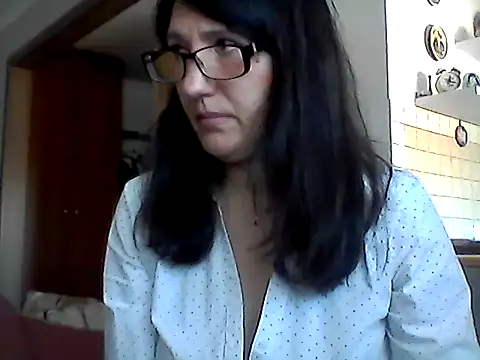 Snapshot of Elena48324 chatting on April 5, 2026, 9:16 am Elena48324 online show from April 5, 2026, 9:16 am