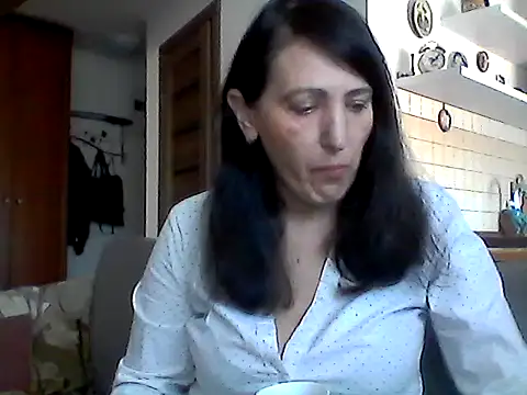 Snapshot of Elena48324 chatting on April 4, 2026, 11:06 am Elena48324 online show from April 4, 2026, 11:06 am