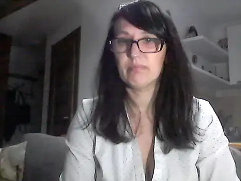 Snapshot of Elena48324 chatting on April 2, 2026, 4:57 pm Elena48324 online show from April 2, 2026, 4:57 pm