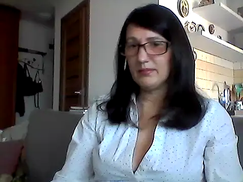 Snapshot of Elena48324 chatting on April 11, 2026, 8:07 am Elena48324 online show from April 11, 2026, 8:07 am