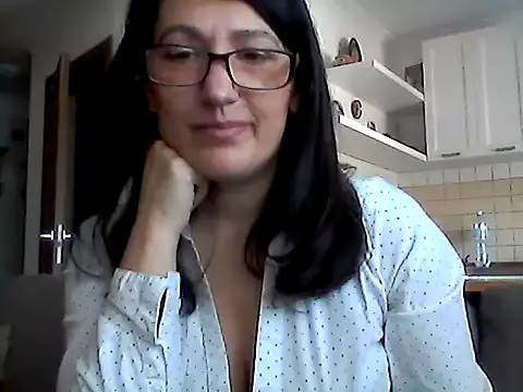 Snapshot of Elena48324 chatting on April 12, 2026, 8:39 am Elena48324 online show from April 12, 2026, 8:39 am
