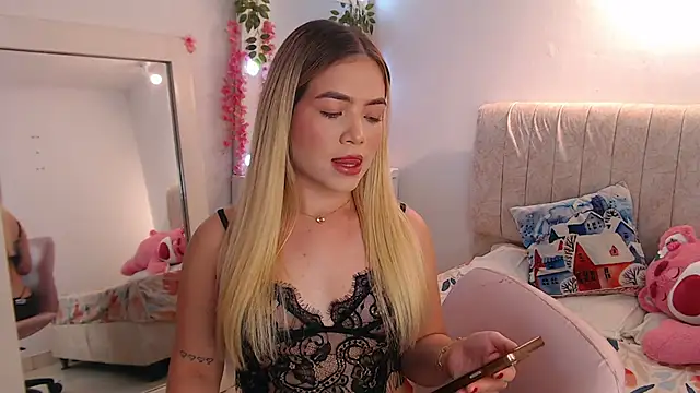 Snapshot of _Tiffany1 chatting on April 15, 2026, 1:44 am Tiffany1 online show from April 15, 2026, 1:44 am