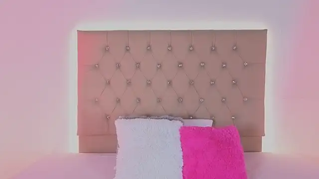 Snapshot of Zafiro__Brown chatting on November 13, 2025, 11:36 am Zafiro Brown online show from November 13, 2025, 11:36 am