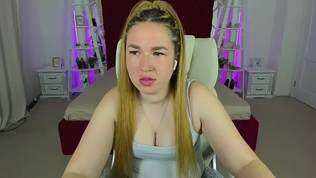 Snapshot of Sofii_darling chatting on April 13, 2026, 4:33 pm Sofii darling online show from April 13, 2026, 4:33 pm