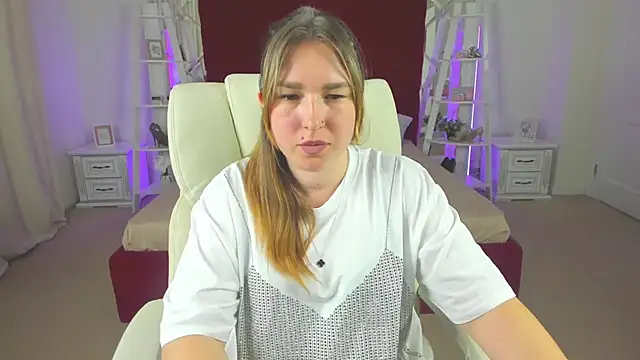 Snapshot of Sofii_darling chatting on March 23, 2026, 5:35 pm Sofii darling online show from March 23, 2026, 5:35 pm