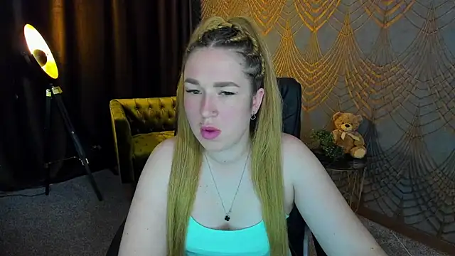 Snapshot of Sofii_darling chatting on April 12, 2026, 4:43 pm Sofii darling online show from April 12, 2026, 4:43 pm