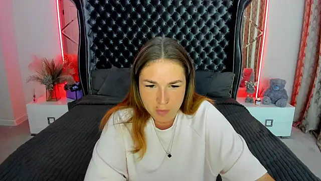 Snapshot of Sofii_darling chatting on June 15, 2026, 4:17 pm Sofii darling online show from June 15, 2026, 4:17 pm