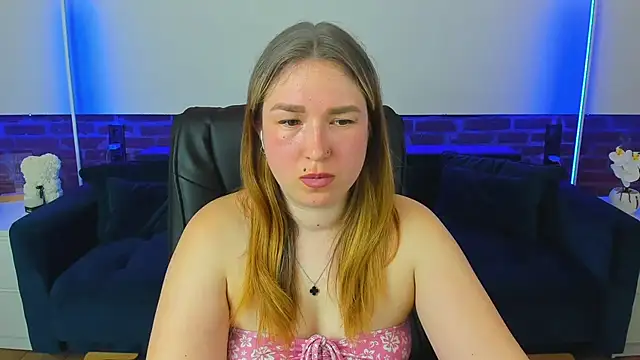 Snapshot of Sofii_darling chatting on March 17, 2026, 5:38 pm Sofii darling online show from March 17, 2026, 5:38 pm