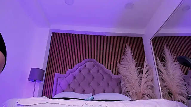 Starbutterflyy  online show from December 23, 2025, 4:56 am