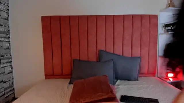 ashley Olsen online show from November 6, 2025, 3:10 am