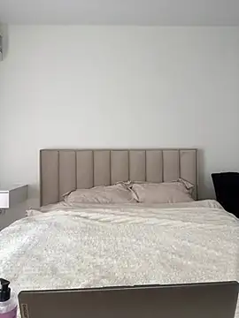 AmandaStoun online show from April 15, 2026, 9:37 am