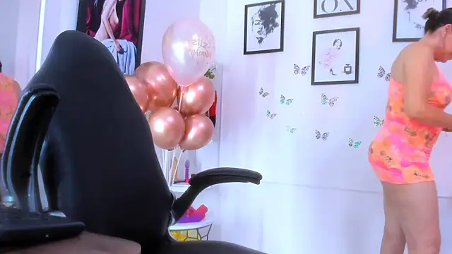 Snapshot of Ariana_costa chatting on November 8, 2025, 2:09 pm Ariana costa online show from November 8, 2025, 2:09 pm