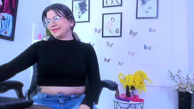 Snapshot of Ariana_costa chatting on November 17, 2025, 1:48 pm Ariana costa online show from November 17, 2025, 1:48 pm