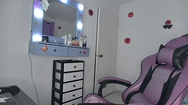 Snapshot of soffy_rosses chatting on May 2, 2026, 3:01 am soffy rosses online show from May 2, 2026, 3:01 am