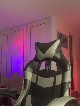 malek xarx  online show from February 18, 2026, 4:54 am