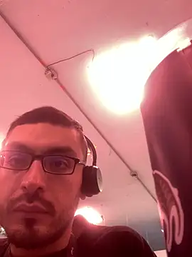 Snapshot of malek_xarx_ chatting on December 2, 2025, 3:03 pm malek xarx online show from December 2, 2025, 3:03 pm