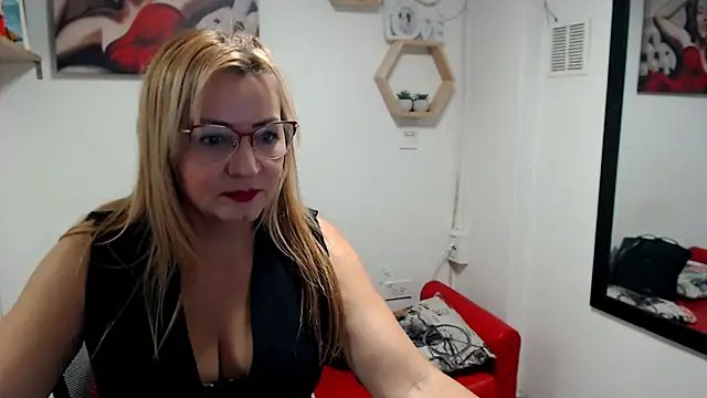 Snapshot of DIVAX_MONSERRAT chatting on January 11, 2026, 5:31 pm DIVAX MONSERRAT online show from January 11, 2026, 5:31 pm