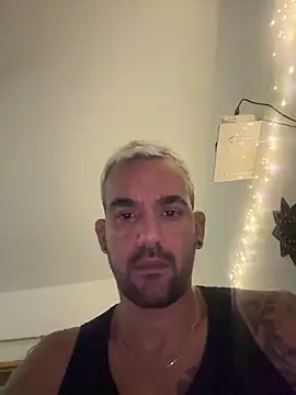 WolfPetter online show from June 3, 2026, 2:01 am