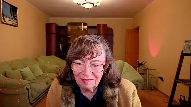 Snapshot of Betty_Brick chatting on December 22, 2025, 1:44 pm Betty Brick online show from December 22, 2025, 1:44 pm