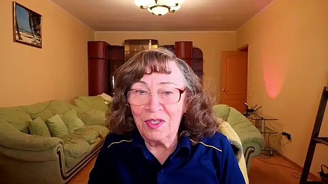 Snapshot of Betty_Brick chatting on December 21, 2025, 12:29 pm Betty Brick online show from December 21, 2025, 12:29 pm