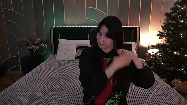 Snapshot of BerryDiva chatting on December 14, 2025, 2:00 pm BerryDiva online show from December 14, 2025, 2:00 pm