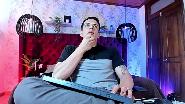 Snapshot of Dustin_Sonne chatting on May 2, 2026, 3:56 am Dustin Sonne online show from May 2, 2026, 3:56 am