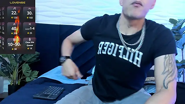 Snapshot of Dustin_Sonne chatting on November 9, 2025, 3:43 am Dustin Sonne online show from November 9, 2025, 3:43 am