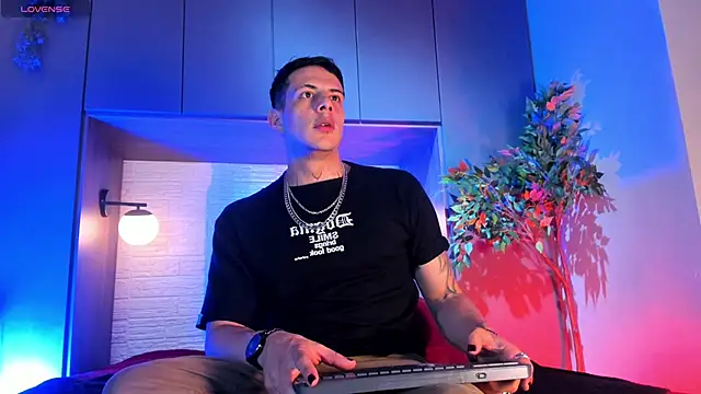 Snapshot of Dustin_Sonne chatting on December 14, 2025, 3:46 am Dustin Sonne online show from December 14, 2025, 3:46 am