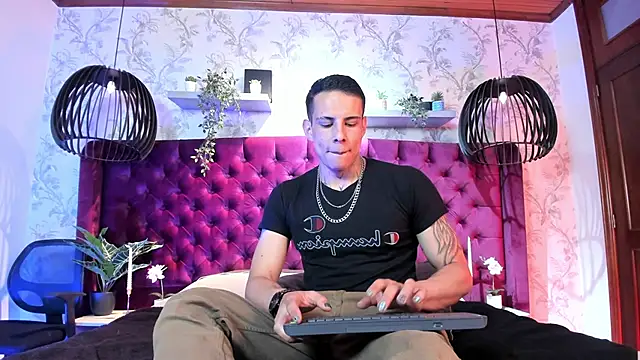 Snapshot of Dustin_Sonne chatting on March 17, 2026, 3:31 am Dustin Sonne online show from March 17, 2026, 3:31 am