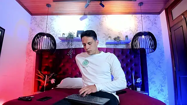 Snapshot of Dustin_Sonne chatting on May 20, 2026, 3:36 am Dustin Sonne online show from May 20, 2026, 3:36 am