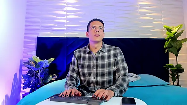 Snapshot of Dustin_Sonne chatting on April 12, 2026, 3:32 am Dustin Sonne online show from April 12, 2026, 3:32 am