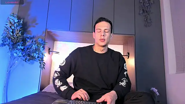 Snapshot of Dustin_Sonne chatting on November 25, 2025, 3:40 am Dustin Sonne online show from November 25, 2025, 3:40 am