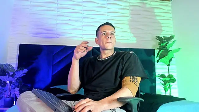Snapshot of Dustin_Sonne chatting on April 2, 2026, 3:46 am Dustin Sonne online show from April 2, 2026, 3:46 am