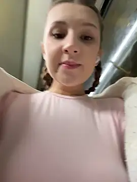 katexxxx online show from November 11, 2025, 4:57 pm