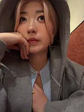 Snapshot of winter11 chatting on January 15, 2026, 5:22 am winter11 online show from January 15, 2026, 5:22 am