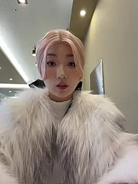 Snapshot of winter11 chatting on January 18, 2026, 12:25 am winter11 online show from January 18, 2026, 12:25 am